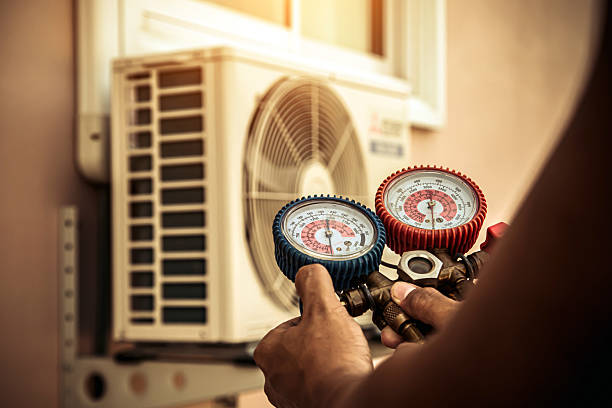 Professional Hvac technician working in Croydon, UT